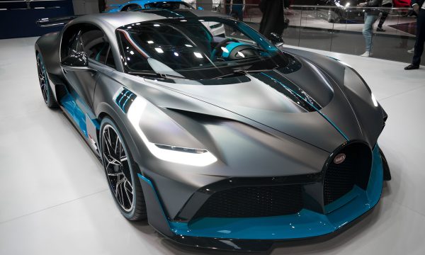 bugatti-divo-brand-new-2020-mid-engine-track-spo-2021-08-30-14-34-54-utc.jpg